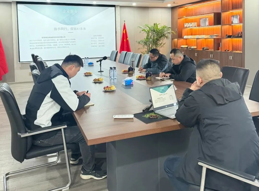 热烈欢迎芜湖市湾沚区招商局曹旸局长一行莅临尊龙时凯交流指导工作！！(图2)